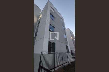 Fachada do bloco de apartamento para alugar com 2 quartos, 55m² em Centro, Contagem