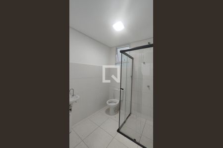 Banheiro de apartamento para alugar com 2 quartos, 55m² em Centro, Contagem