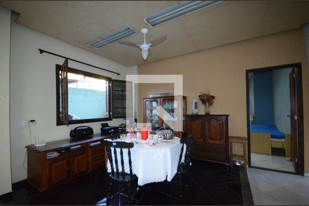 Sala de casa para alugar com 3 quartos, 400m² em Vila Valqueire, Rio de Janeiro