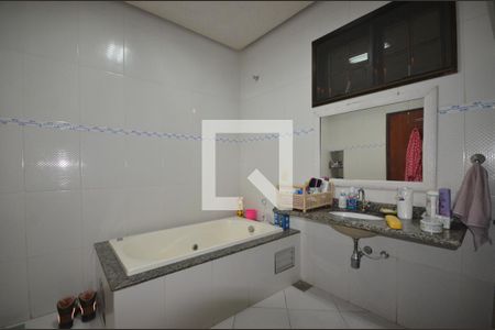 Banheiro Social de casa para alugar com 3 quartos, 400m² em Vila Valqueire, Rio de Janeiro