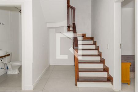 Acesso 2º Piso de casa para alugar com 4 quartos, 130m² em Lagoa da Conceição, Florianópolis