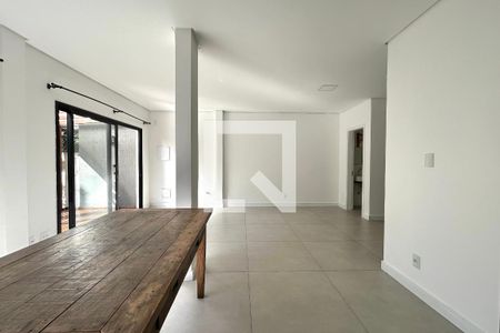 Sala de casa para alugar com 4 quartos, 130m² em Lagoa da Conceição, Florianópolis