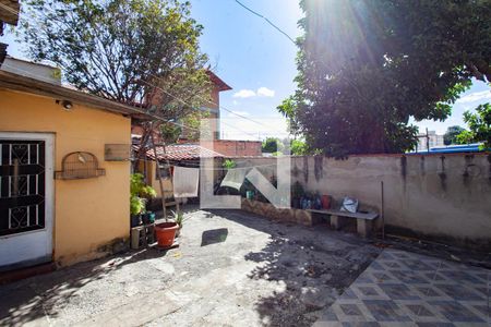 Quintal de casa à venda com 4 quartos, 280m² em Jardim Guanabara, Belo Horizonte