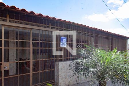 Plaquinha Instalada de casa à venda com 4 quartos, 280m² em Jardim Guanabara, Belo Horizonte