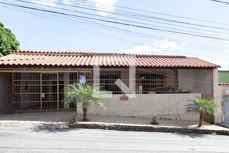 Fachada de casa à venda com 4 quartos, 280m² em Jardim Guanabara, Belo Horizonte