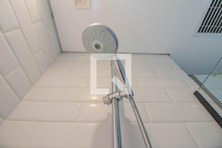 Banheiro de apartamento à venda com 1 quarto, 69m² em Petrópolis, Porto Alegre