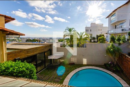 Vista de casa à venda com 5 quartos, 444m² em Belvedere, Belo Horizonte