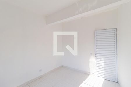 Quarto de casa para alugar com 1 quarto, 40m² em Vila Santo Antônio, Carapicuíba
