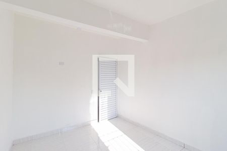 Quarto de casa para alugar com 1 quarto, 40m² em Vila Santo Antônio, Carapicuíba
