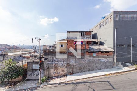 Vista de casa para alugar com 1 quarto, 60m² em Vila Santo Antônio, Carapicuíba