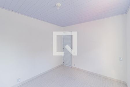 Quarto de casa para alugar com 1 quarto, 60m² em Vila Santo Antônio, Carapicuíba