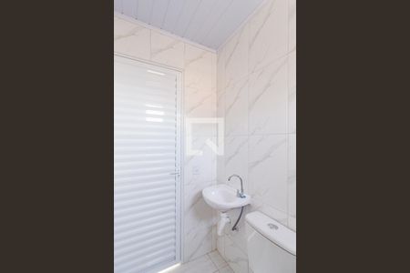 Banheiro de casa para alugar com 1 quarto, 60m² em Vila Santo Antônio, Carapicuíba