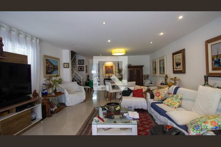 Sala de casa de condomínio para alugar com 4 quartos, 235m² em Recreio dos Bandeirantes, Rio de Janeiro