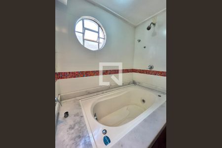 Banheiro Suíte de casa à venda com 3 quartos, 253m² em Cristo Rei, São Leopoldo