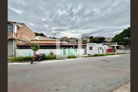 Fachada de casa à venda com 3 quartos, 483m² em Coqueiros, Belo Horizonte