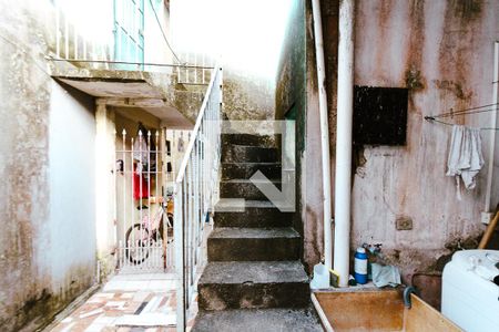 escada de casa para alugar com 1 quarto, 50m² em Parque Sao Rafael, São Paulo