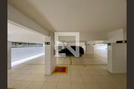 Garagem de apartamento para alugar com 2 quartos, 67m² em Guilhermina, Praia Grande