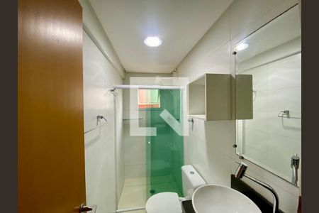 Banheiro de apartamento para alugar com 2 quartos, 67m² em Guilhermina, Praia Grande