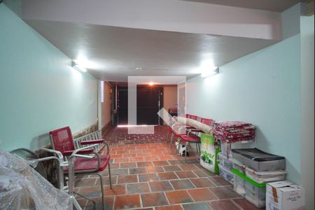 Garagem de casa para alugar com 4 quartos, 320m² em Três Figueiras, Porto Alegre