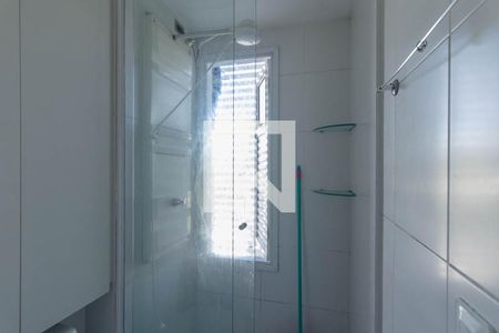 Banheiro Social de kitnet/studio para alugar com 1 quarto, 20m² em Rebouças, Curitiba