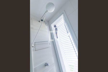 Banheiro Social de kitnet/studio para alugar com 1 quarto, 20m² em Rebouças, Curitiba