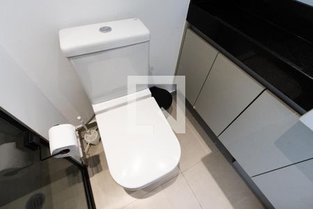 Banheiro de kitnet/studio para alugar com 1 quarto, 24m² em Perdizes, São Paulo