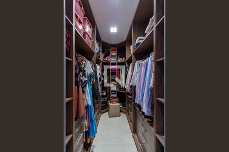 Closet Suíte 3 de casa de condomínio à venda com 3 quartos, 230m² em Jardim Londrina, São Paulo