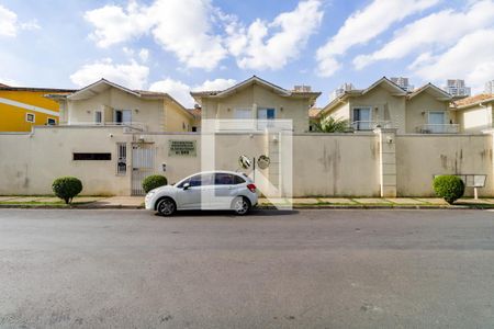 Fachada de casa de condomínio à venda com 3 quartos, 230m² em Jardim Londrina, São Paulo