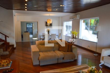 Sala de casa de condomínio à venda com 3 quartos, 640m² em Freguesia (Jacarepaguá), Rio de Janeiro