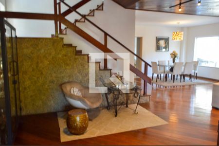 Sala de casa de condomínio à venda com 3 quartos, 640m² em Freguesia (Jacarepaguá), Rio de Janeiro