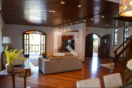 Sala de casa de condomínio à venda com 3 quartos, 640m² em Freguesia (Jacarepaguá), Rio de Janeiro