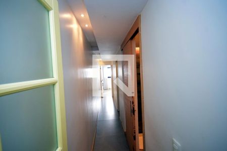 Corredor de apartamento à venda com 3 quartos, 131m² em Barra da Tijuca, Rio de Janeiro