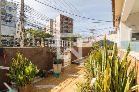 Área Externa de casa à venda com 6 quartos, 225m² em Irajá, Rio de Janeiro
