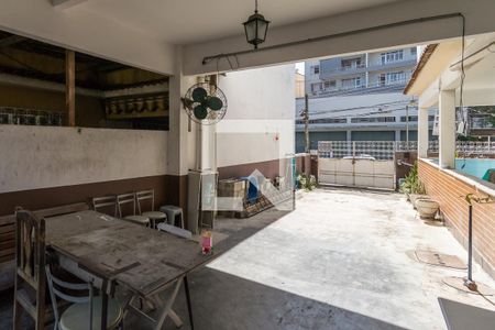 Garagem de casa à venda com 6 quartos, 225m² em Irajá, Rio de Janeiro