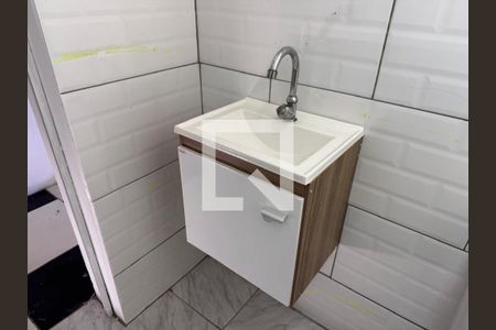 Banheiro de kitnet/studio para alugar com 1 quarto, 30m² em Campina, São Leopoldo