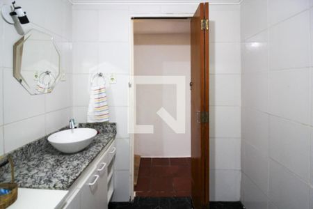 Banheiro de casa à venda com 3 quartos, 500m² em Interlagos, São Paulo