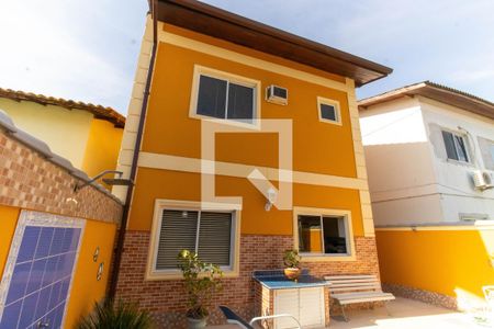 Fachada de casa à venda com 3 quartos, 195m² em Itaipu, Niterói