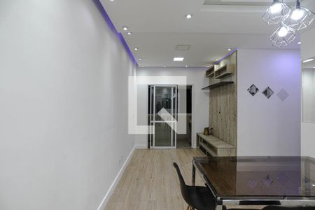 Sala de apartamento para alugar com 3 quartos, 70m² em Conjunto Residencial Irai, Suzano