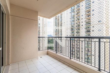 Varanda Sala de apartamento à venda com 3 quartos, 94m² em Jardim Tupanci, Barueri