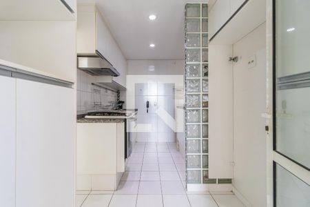 Cozinha  de apartamento à venda com 3 quartos, 94m² em Jardim Tupanci, Barueri
