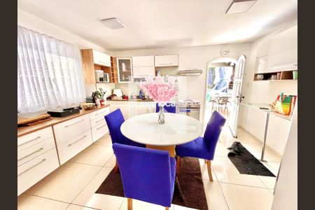 Casa à venda com 6 quartos, 300m² em Irajá, Rio de Janeiro