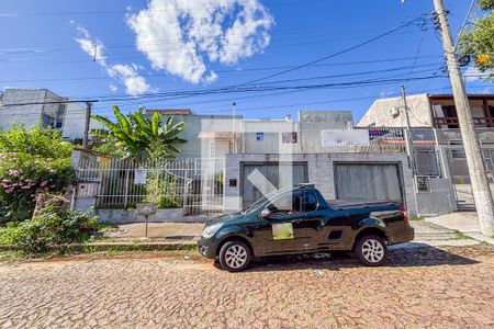 Fachada de casa para alugar com 5 quartos, 180m² em Cavalhada, Porto Alegre