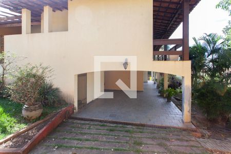 Garagem de casa à venda com 4 quartos, 1400m² em Bandeirantes (pampulha), Belo Horizonte