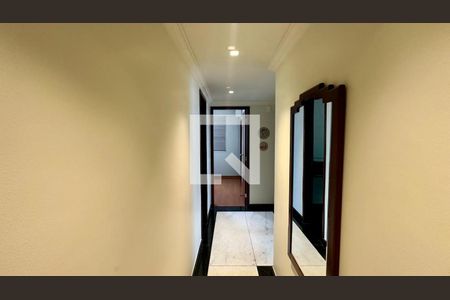 Corredor de apartamento à venda com 4 quartos, 130m² em Santo Antônio, Belo Horizonte