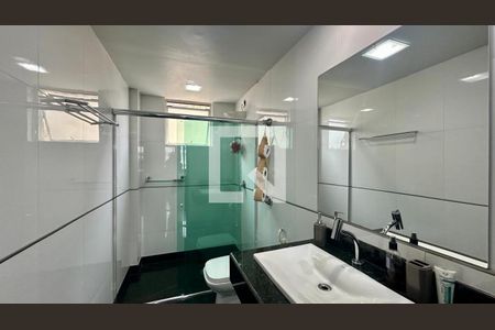 Banheiro  de apartamento à venda com 4 quartos, 130m² em Santo Antônio, Belo Horizonte