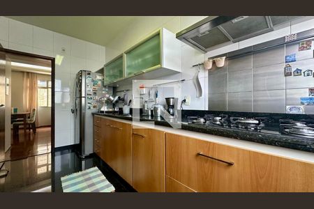 Cozinha  de apartamento à venda com 4 quartos, 130m² em Santo Antônio, Belo Horizonte