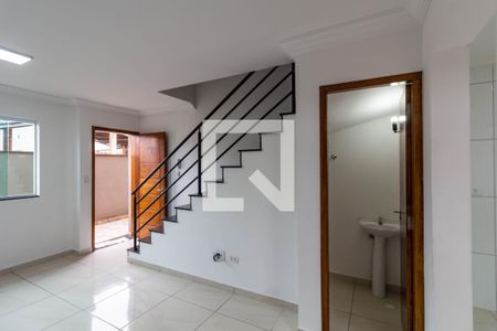 Sala de casa de condomínio para alugar com 2 quartos, 90m² em Itaquera, São Paulo