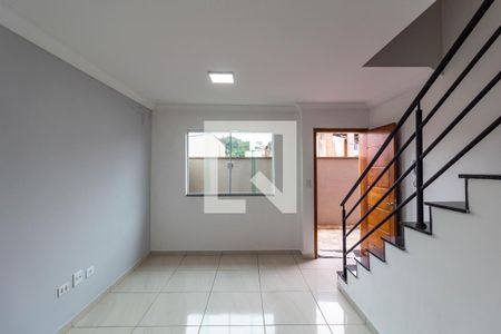 Sala de casa de condomínio para alugar com 2 quartos, 90m² em Itaquera, São Paulo