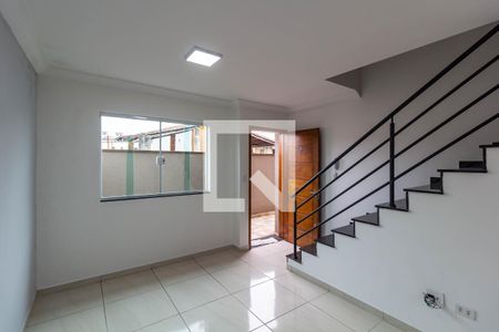 Sala de casa de condomínio para alugar com 2 quartos, 90m² em Itaquera, São Paulo