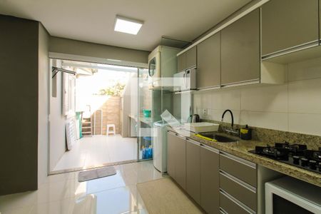 Cozinha de casa de condomínio à venda com 3 quartos, 117m² em Rio Branco, Canoas